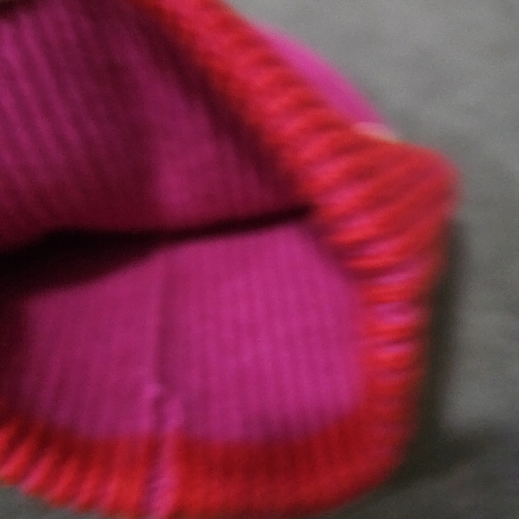 Michael Kors Women's colorblocked Plaited Fisherman Rib Cuff Beanie Win… - Picture 7 of 11